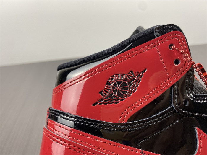 Air Jordan 1 High OG “Bred Patent” 555088-063