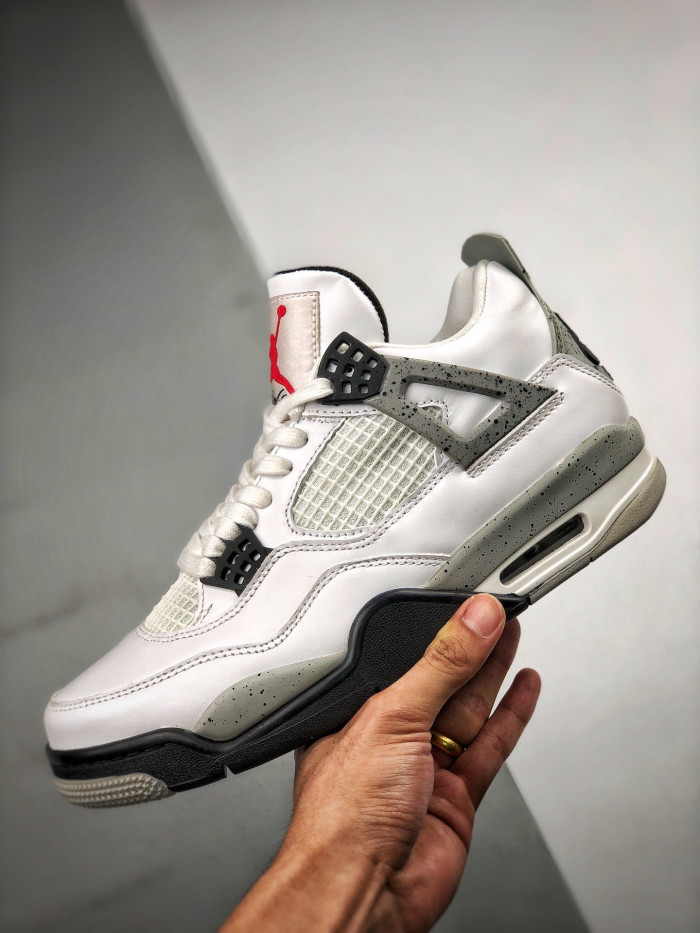 Air Jordan 4 OG “White Cement” 840606-192 (nike)