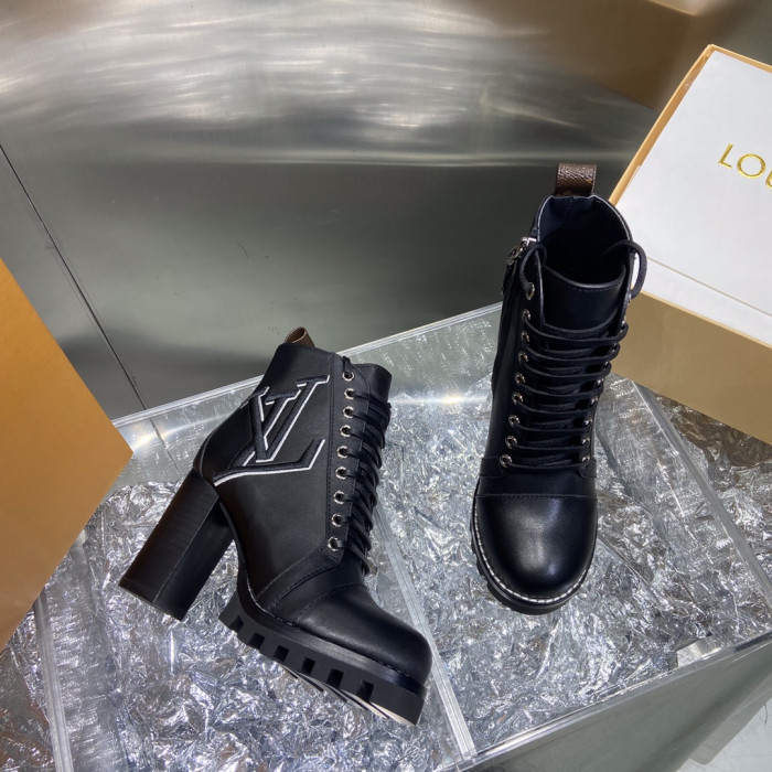 LOUS VUITO BROWN STAR TRAIL ANKLE BOOTS