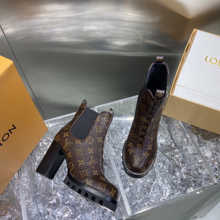 LOUS VUITO BROWN STAR TRAIL ANKLE BOOTS