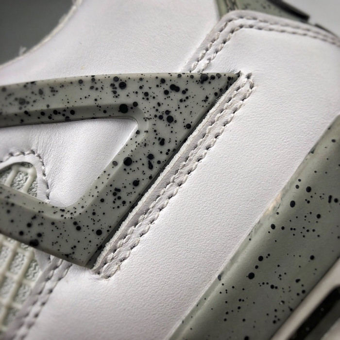 Air Jordan 4 OG “White Cement” 840606-192 (nike)