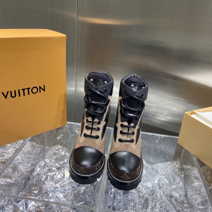 LOUS VUITO BROWN STAR TRAIL ANKLE BOOTS